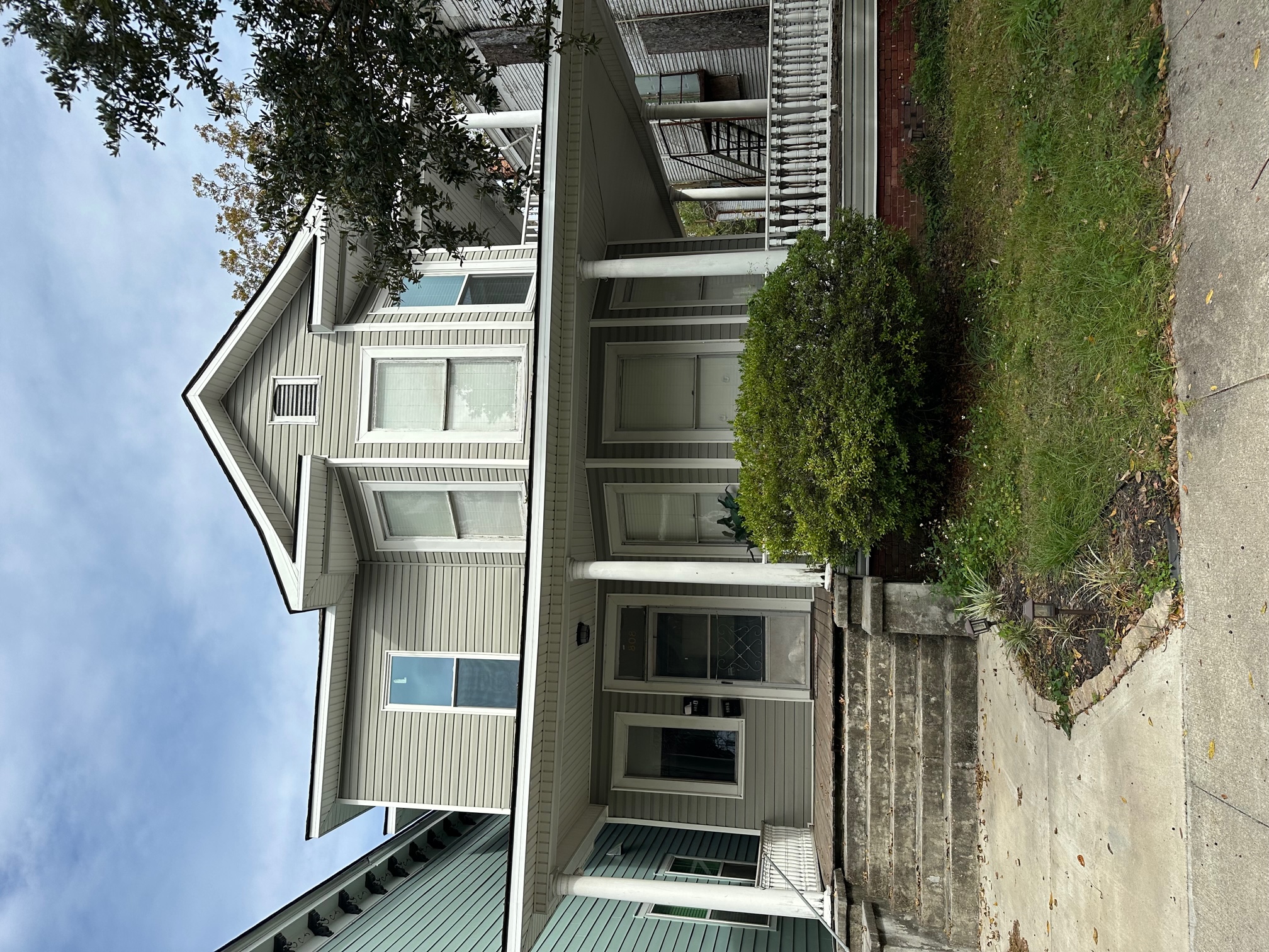 808 1/2 East Henry Street